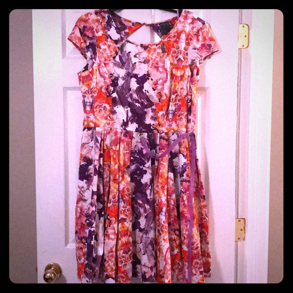 Beautiful multi colored summer dress-Size 14